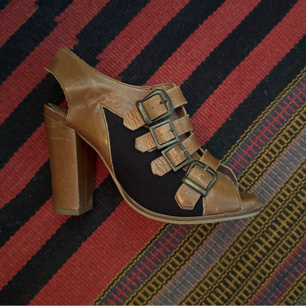 Women's Tan Leather Buckle Block Heel Sandal